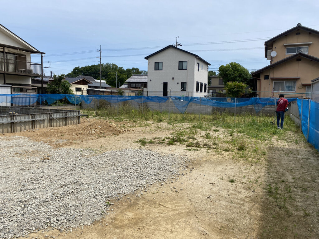 東近江市「蛇溝の家2」の除草作業