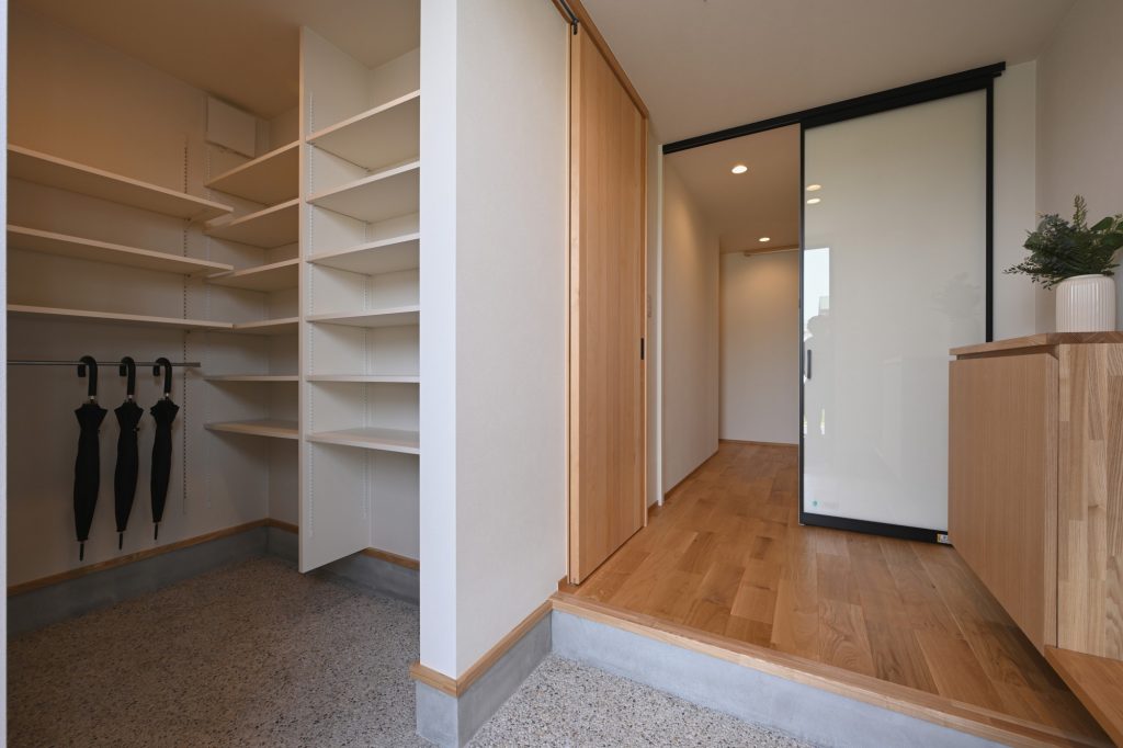 様々なスタイルをご紹介【玄関土間収納】 | ARCH|滋賀で高気密高断熱の注文住宅をつくる工務店