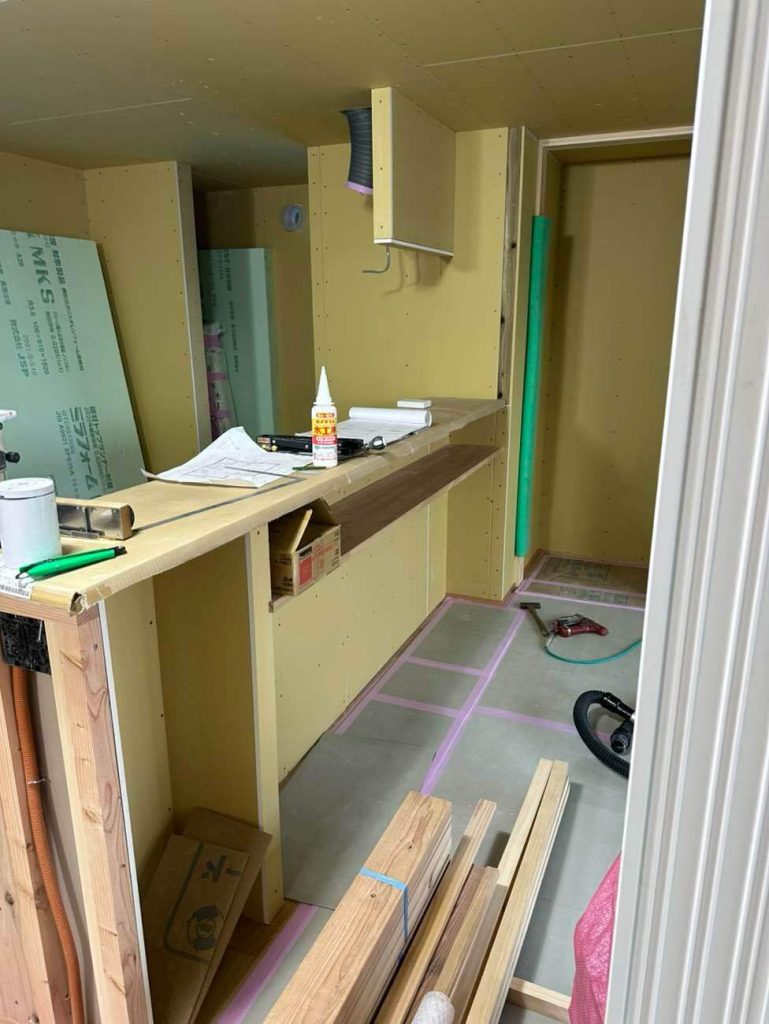  甲賀市「水口の家」大工工事④　外装工事　屋根工事　塗装工事