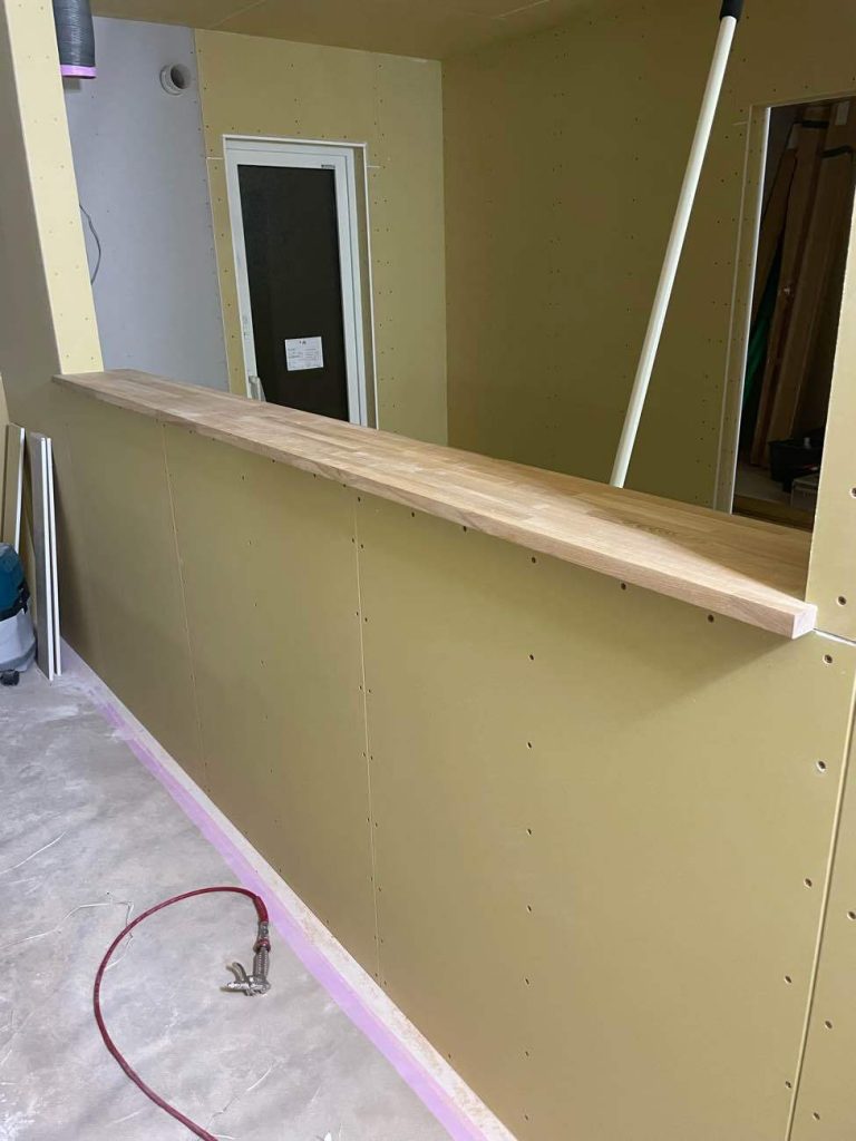 草津市「西渋川の家」大工工事⑮・左官工事・電気工事