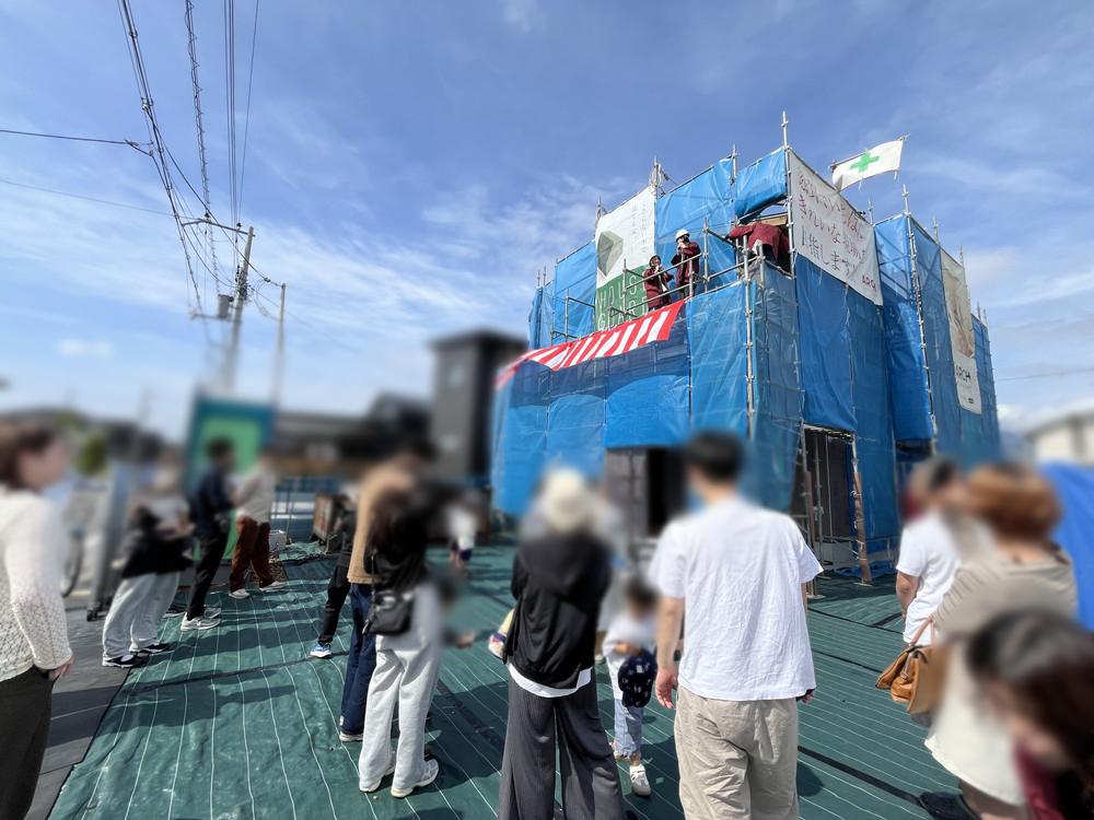【長浜市】青空に舞うお餅とお菓子！笑顔あふれる上棟式＆餅まきイベントを開催しました！